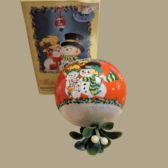 Vintage “Mistle Kissing Ball” Ornament (Boxed, 1970s Taiwan) - Picture 3 of 4
